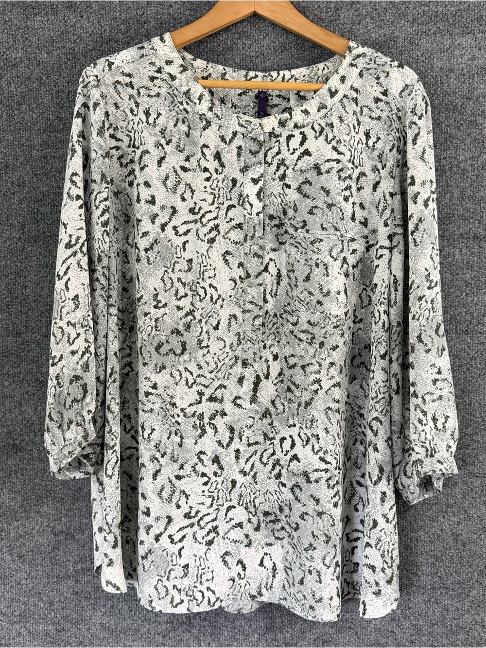 NYDJ Womens 2X Blouse White Gray Black Snakeskin 3/4 Sleeve Office Casual